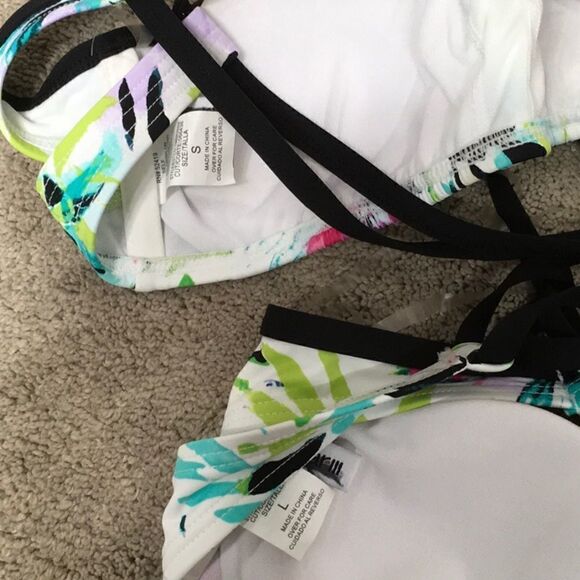 New. BAR III (Macy’s) high neck floral bikini top. - Picture 6 of 7